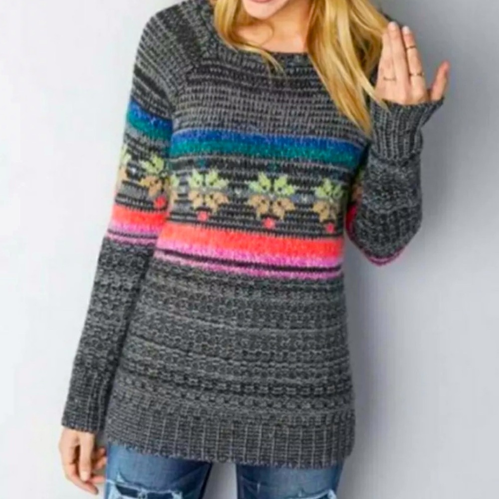 American Eagle Outfitters Gray and Pink Crew Neck Sweater